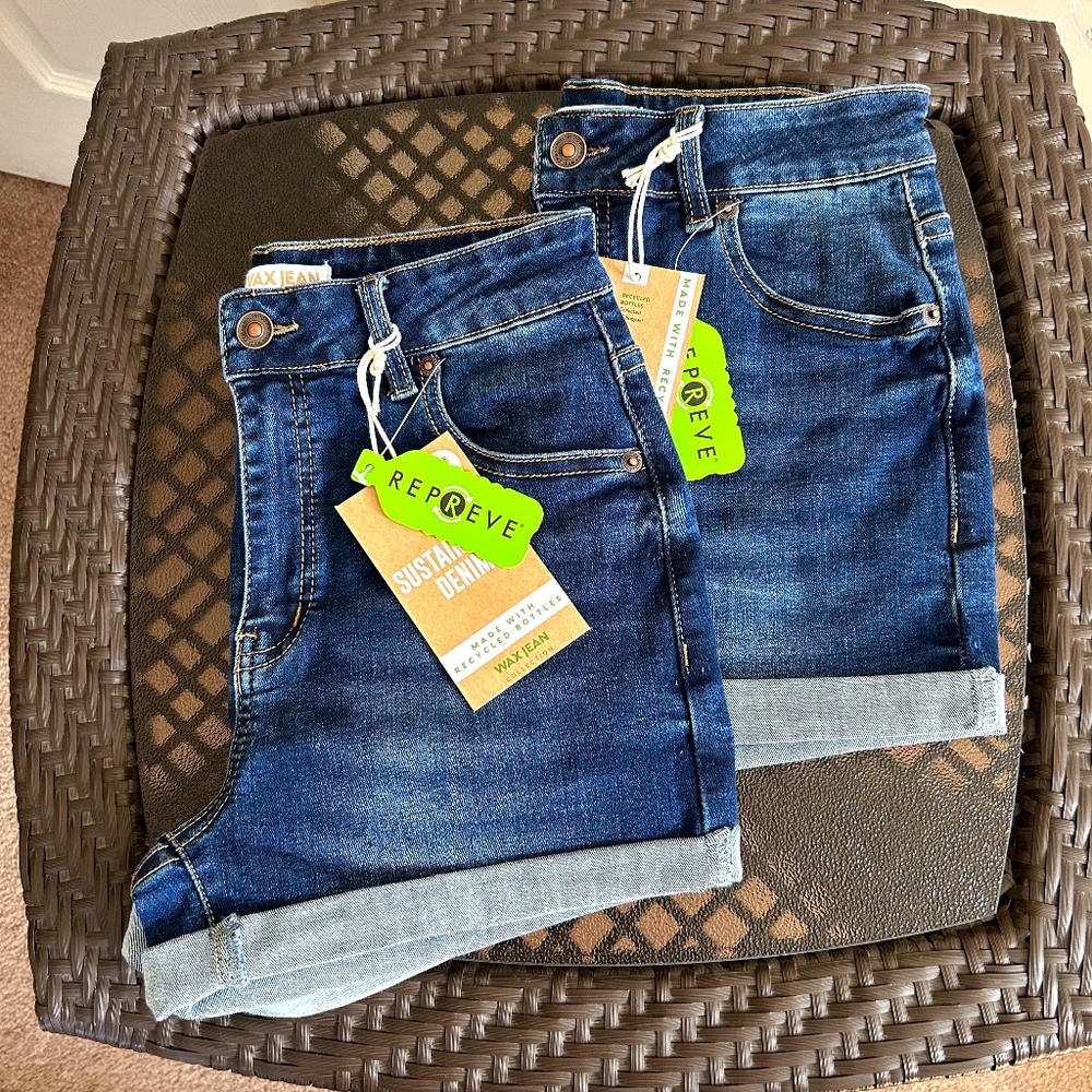 Wax Jean junior sustainable dark blue denim distressed stretch shorts size M